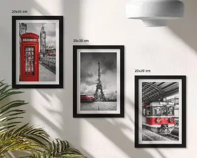 Bilderwand mit Motiven von ikonischen Städten wie London und Paris sowie Schienenverkehr