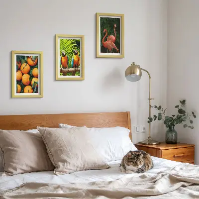 Bilderwand mit fruchtigen Akzenten, Papageien und Flamingos in den Tropen
