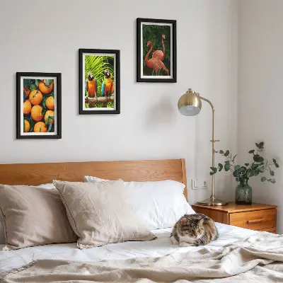 Bilderwand mit fruchtigen Akzenten, Papageien und Flamingos in den Tropen