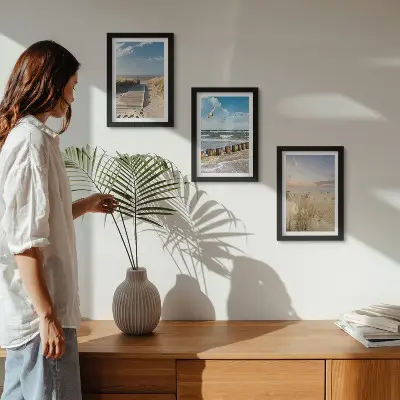 Bilderwand mit Strand, Sand, Wellen, Himmel und fliegenden Vögeln