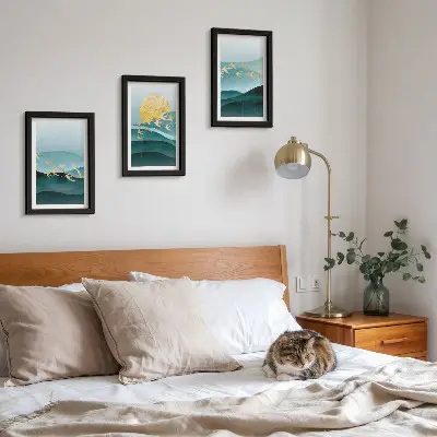 Bilderwand mit abstrakten Landschaften aus Sonnenwellen und fliegenden Vögeln