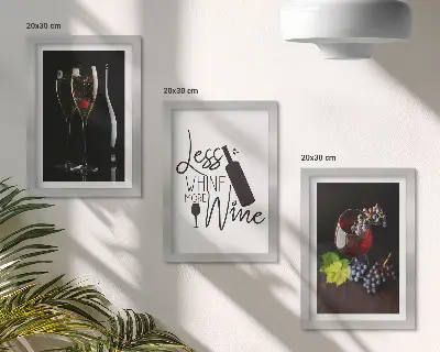 Fotowand mit Motiv von Weingläsern, Trauben und einem Weinspruch