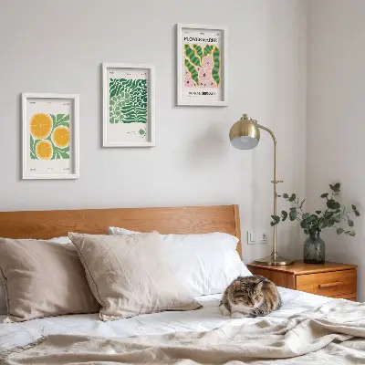 Bilderwand mit Obst- und Pflanzenmotiven in Pastellfarben