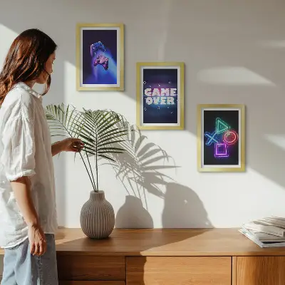 Bilderset mit Rahmen mit Gamepads und Game-Over-Motiven