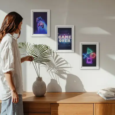 Bilderset mit Rahmen mit Gamepads und Game-Over-Motiven