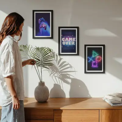 Bilderset mit Rahmen mit Gamepads und Game-Over-Motiven