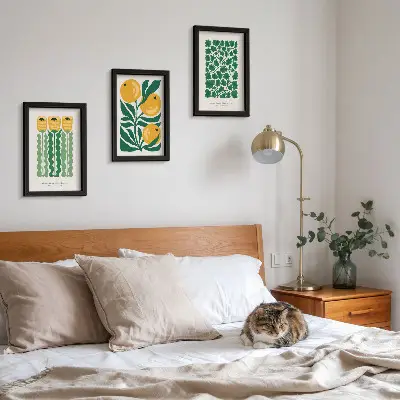 Bilderwand mit Pflanzenmotiven, Blumen und Blättern