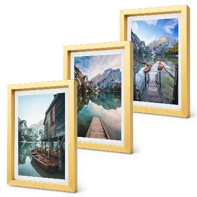 Bilderset mit Rahmen ruhiger Bergsee mit Holzbooten