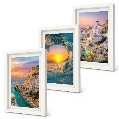 Bilderset mit rahmen Blick auf das Meer, die Wellen und die weißen Häuser in Santorini, Griechenland