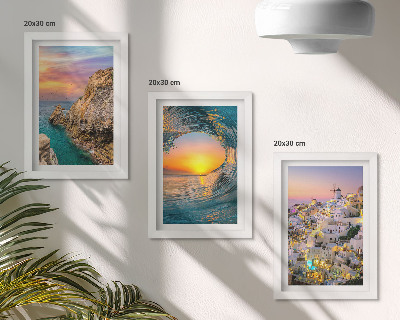 Bilderset mit rahmen Blick auf das Meer, die Wellen und die weißen Häuser in Santorini, Griechenland