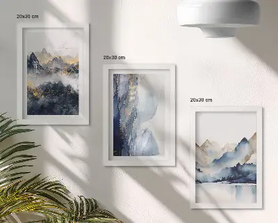 Bilderwand mit Berglandschaften in Blau- und Grautönen