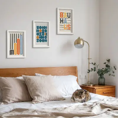 Poster-Set mit geometrischen Mustern im Bauhaus-Stil mit Rahmen