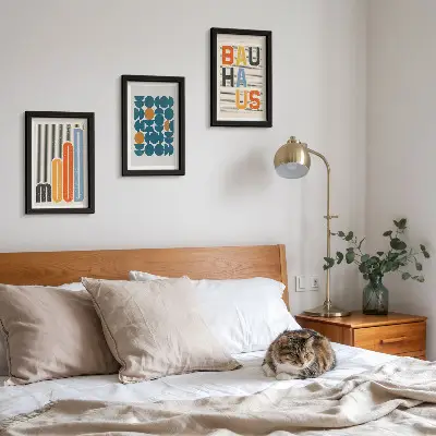 Poster-Set mit geometrischen Mustern im Bauhaus-Stil mit Rahmen