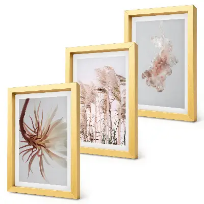 Bilderwand mit Blumen und Gräsern auf hellem Hintergrund in einem harmonischen Set