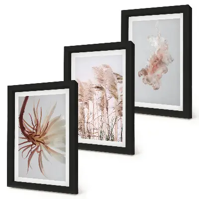 Bilderwand mit Blumen und Gräsern auf hellem Hintergrund in einem harmonischen Set