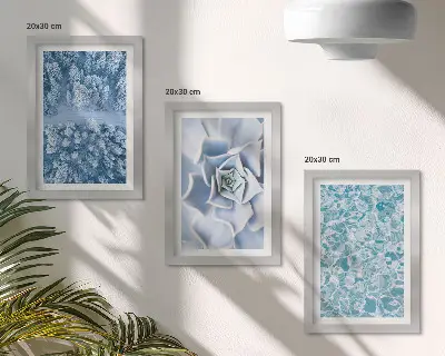 Bilderwand Winterwald mit blauen Blumen und Wasseroberfläche