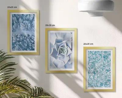 Bilderwand Winterwald mit blauen Blumen und Wasseroberfläche