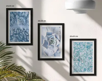 Bilderwand Winterwald mit blauen Blumen und Wasseroberfläche