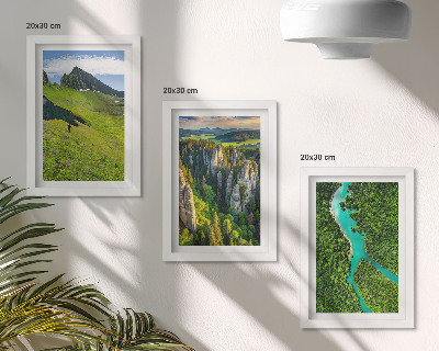 Bilderset mit rahmen Grüne Berglandschaften mit einem Fluss und Felsen