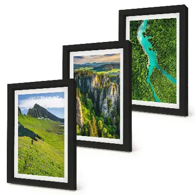 Bilderset mit Rahmen grüne Berglandschaft mit Fluss und Felsen