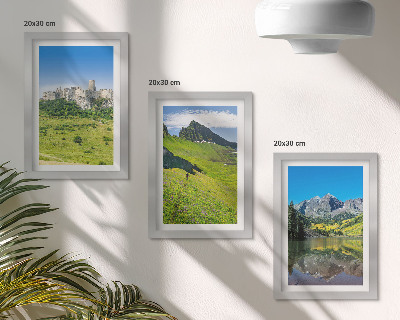 Fotowand Grüne Hügel mit einer Burg und Berglandschaften