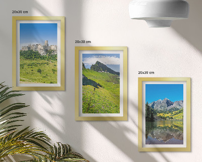 Fotowand Grüne Hügel mit einer Burg und Berglandschaften