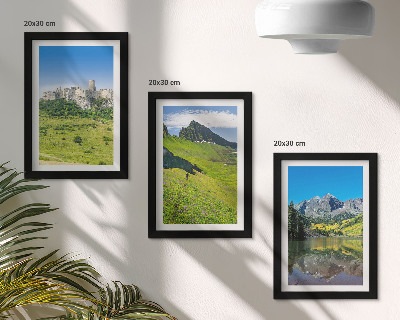 Fotowand Grüne Hügel mit einer Burg und Berglandschaften