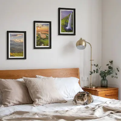 Bilderwand mit Bergfluss- und Wasserfallmotiven aus der Natur
