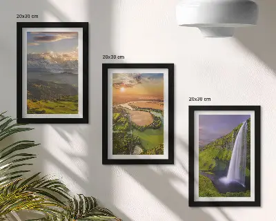 Bilderwand mit Bergfluss- und Wasserfallmotiven aus der Natur