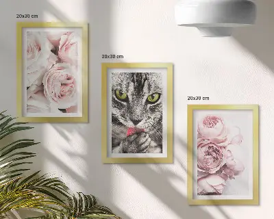 Fototapete Katze inmitten von rosa Rosen und Pfingstrosen