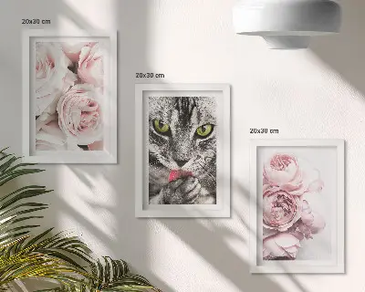 Fototapete Katze inmitten von rosa Rosen und Pfingstrosen