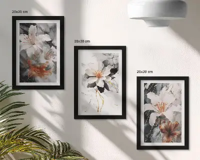 Bilderwand mit floralem Motiv auf Marmorgrund in Weiß- und Schwarztönen