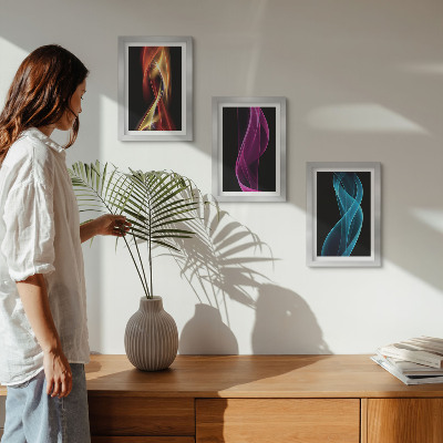 Bilderset mit rahmen Wellen aus bunten Neonlinien auf dunklem Hintergrund