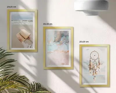 Bilderwand mit abstraktem Meeresmotiv und Boho-Traumfänger