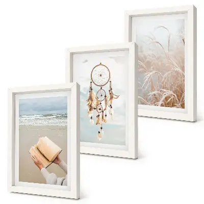 Bilderwand mit friedlichen Landschaften und zarten Sommeransichten im Boho-Stil