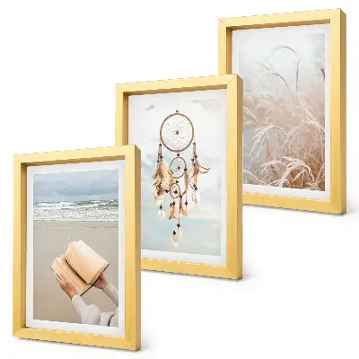 Bilderwand mit friedlichen Landschaften und zarten Sommeransichten im Boho-Stil