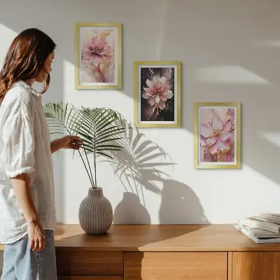 Blumenarrangements in Rosa- und Weißtönen als gerahmtes Bilderset