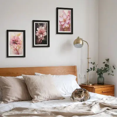 Blumenarrangements in Rosa- und Weißtönen als gerahmtes Bilderset