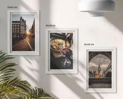 Bilderwand mit einer Stadtansicht, kulinarischen Motiven und dem Stadtbild von London