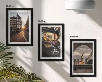 Bilderwand mit einer Stadtansicht, kulinarischen Motiven und dem Stadtbild von London