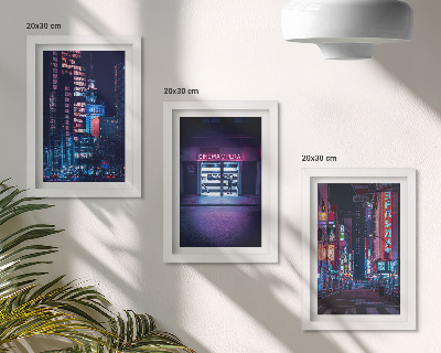 Bilderwand Nachtstadt mit Neonlichtern und einem Kinoeingang