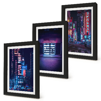 Bilderwand Nachtstadt mit Neonlichtern und einem Kinoeingang