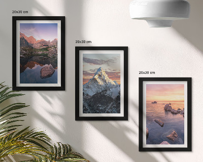 Bilderset mit rahmen Berglandschaften mit Wasser und Felsen im Hintergrund