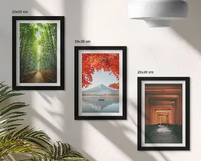 Bilderwand mit Bambuswäldern und Torii-Wegen am Berg Fuji in Japan
