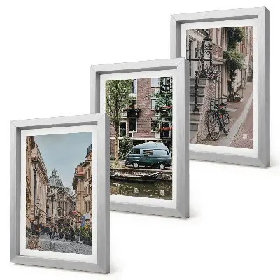 Bilderwand mit ruhigen Stadtansichten von Gebäuden