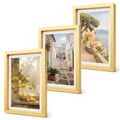 Bilderwand mit Blick aus dem Fenster auf Zitrusbäume und Architektur am Meer