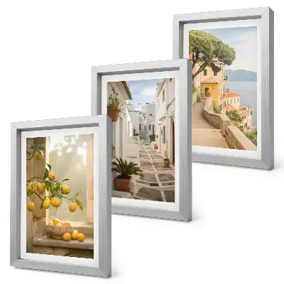 Bilderwand mit Blick aus dem Fenster auf Zitrusbäume und Architektur am Meer