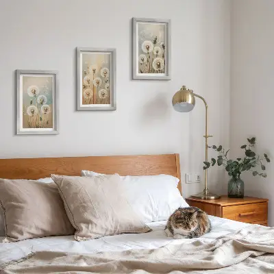 Bilderwand mit Löwenzahnblüten vor einem Hintergrund aus Pastellfarben