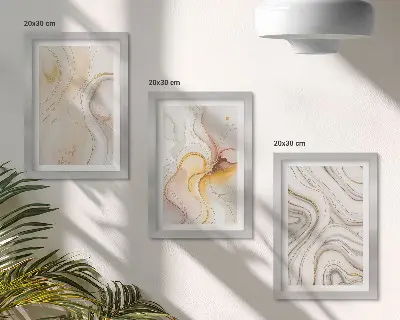 Bilderwand mit abstrakten, warmen Mustern und eleganten Motiven