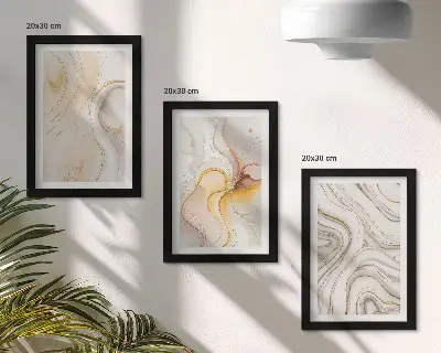 Bilderwand mit abstrakten, warmen Mustern und eleganten Motiven